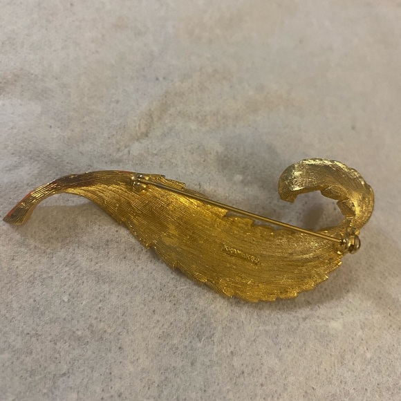Unique 1950s Vintage Kramer Gold and Orange Feather Brooch - Picture 7 of 10